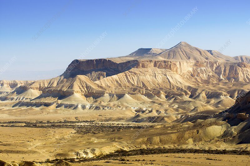 Heuvelachtig woestijnlandschap in de Negev