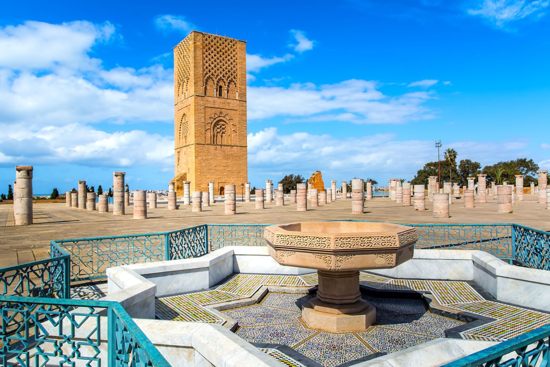 Hassan Tower en onafgemaakte moskee in Rabat, Marokko