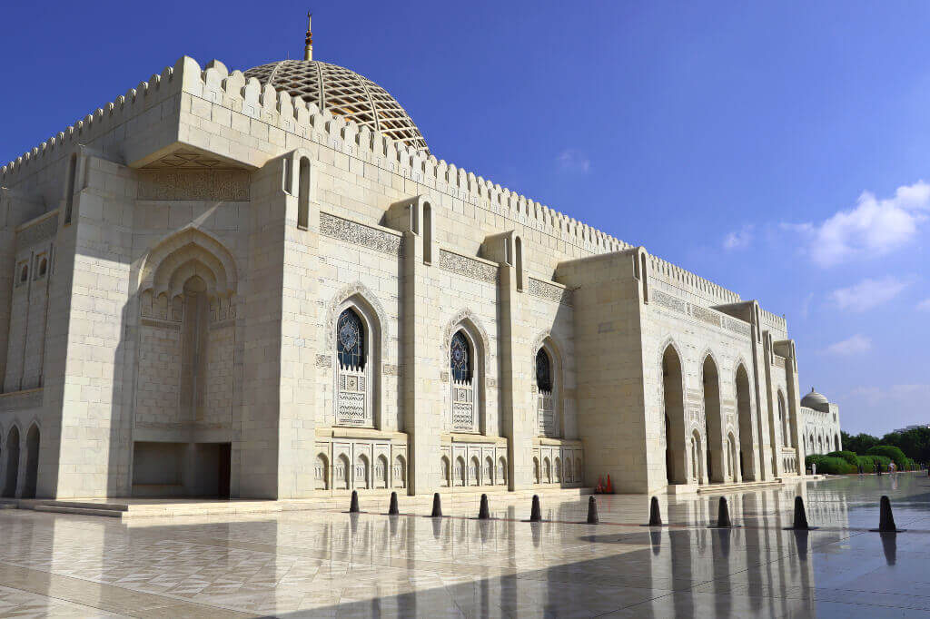 Buitenzijde van de Sultan Qaboos Grand Mosque in Muscat, Oman