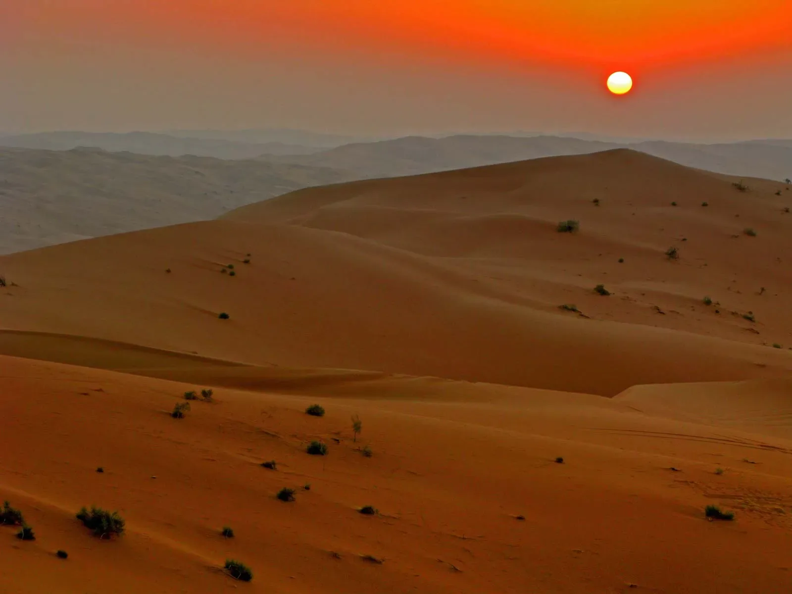 Zonsondergang boven zandduinen in de Rub al Khali