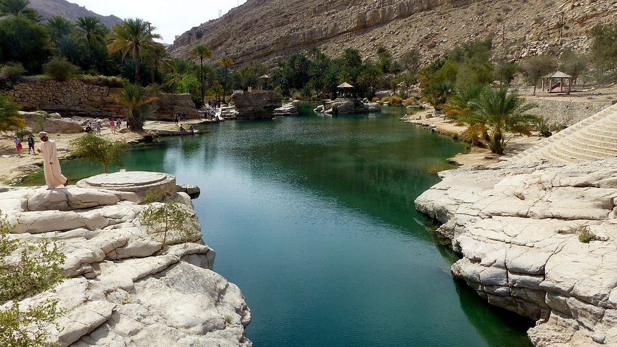 Groene oase en natuurlijke zwembaden in Wadi Bani Khalid