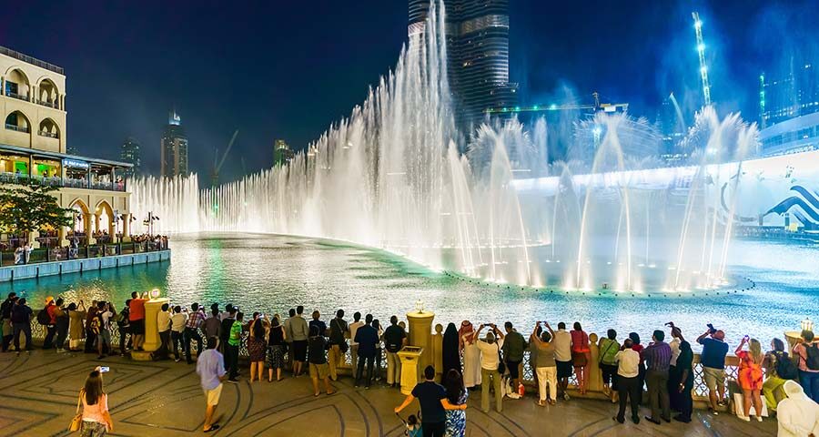 Avondshow van de Dubai Fountain bij de Burj Khalifa