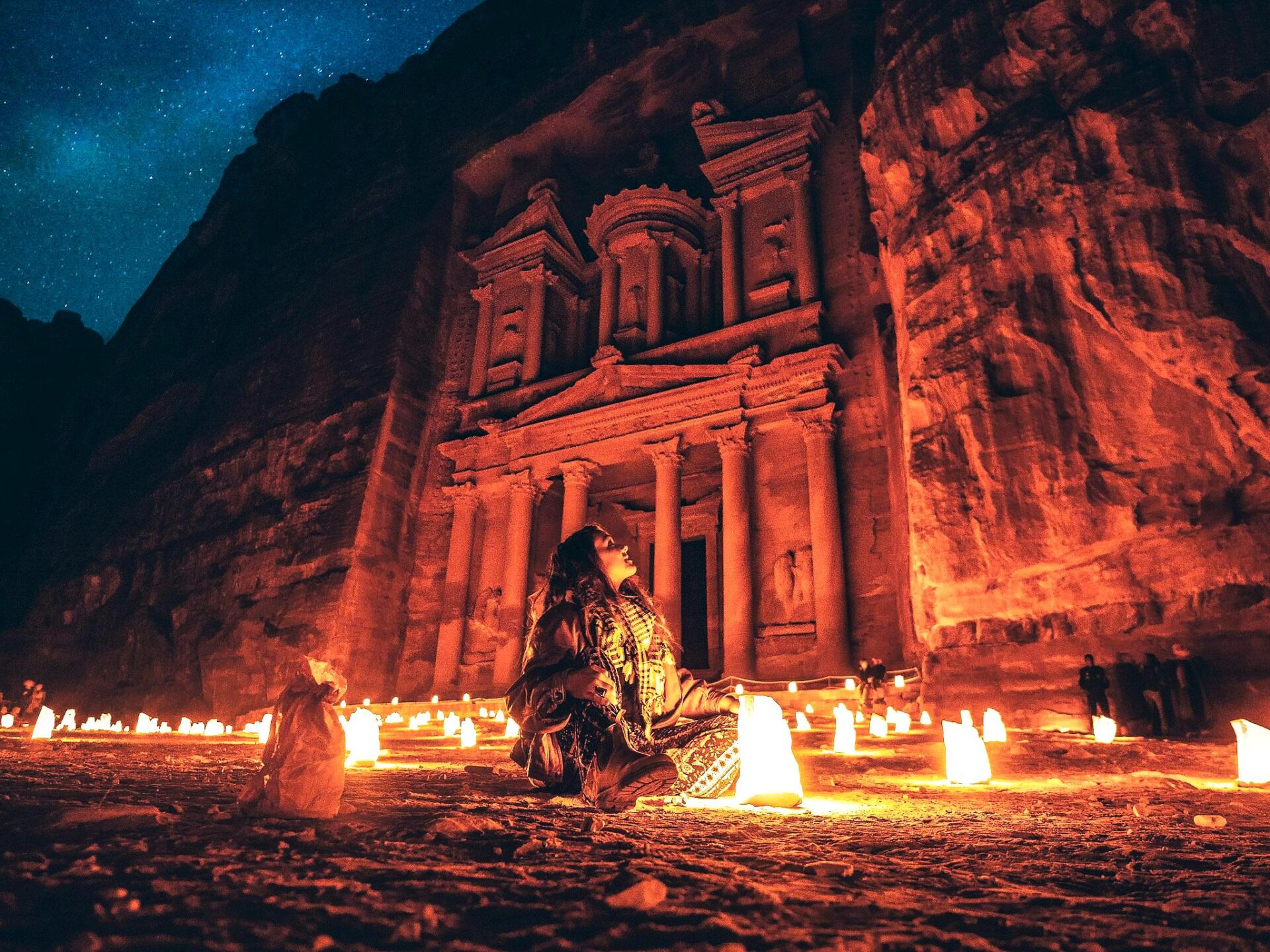 Petra by Night met kaarsen bij Al-Khazneh