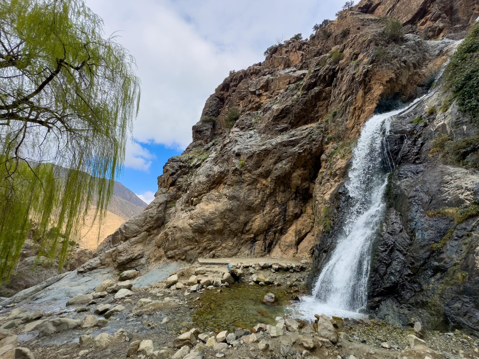 Waterval in de Ourika-vallei in het Atlasgebergte van Marokko