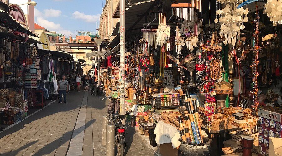 Jaffa Flea Market met kraampjes en souvenirs in Tel Aviv
