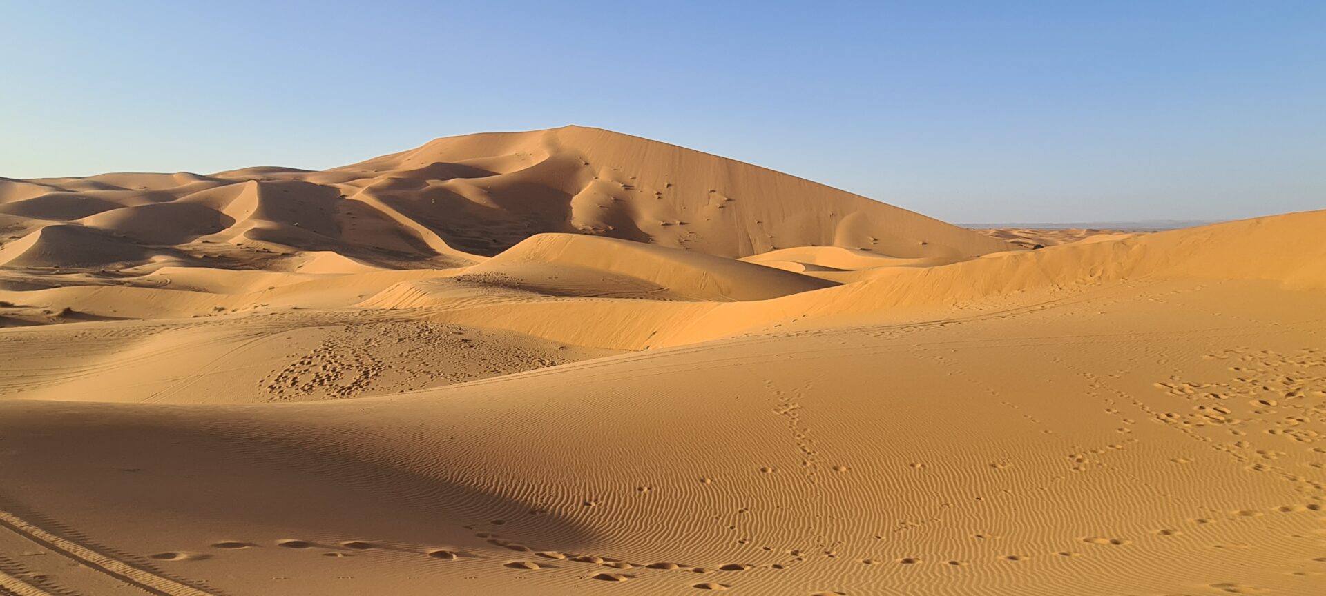 Zandduinen van de Sahara bij Merzouga in Marokko