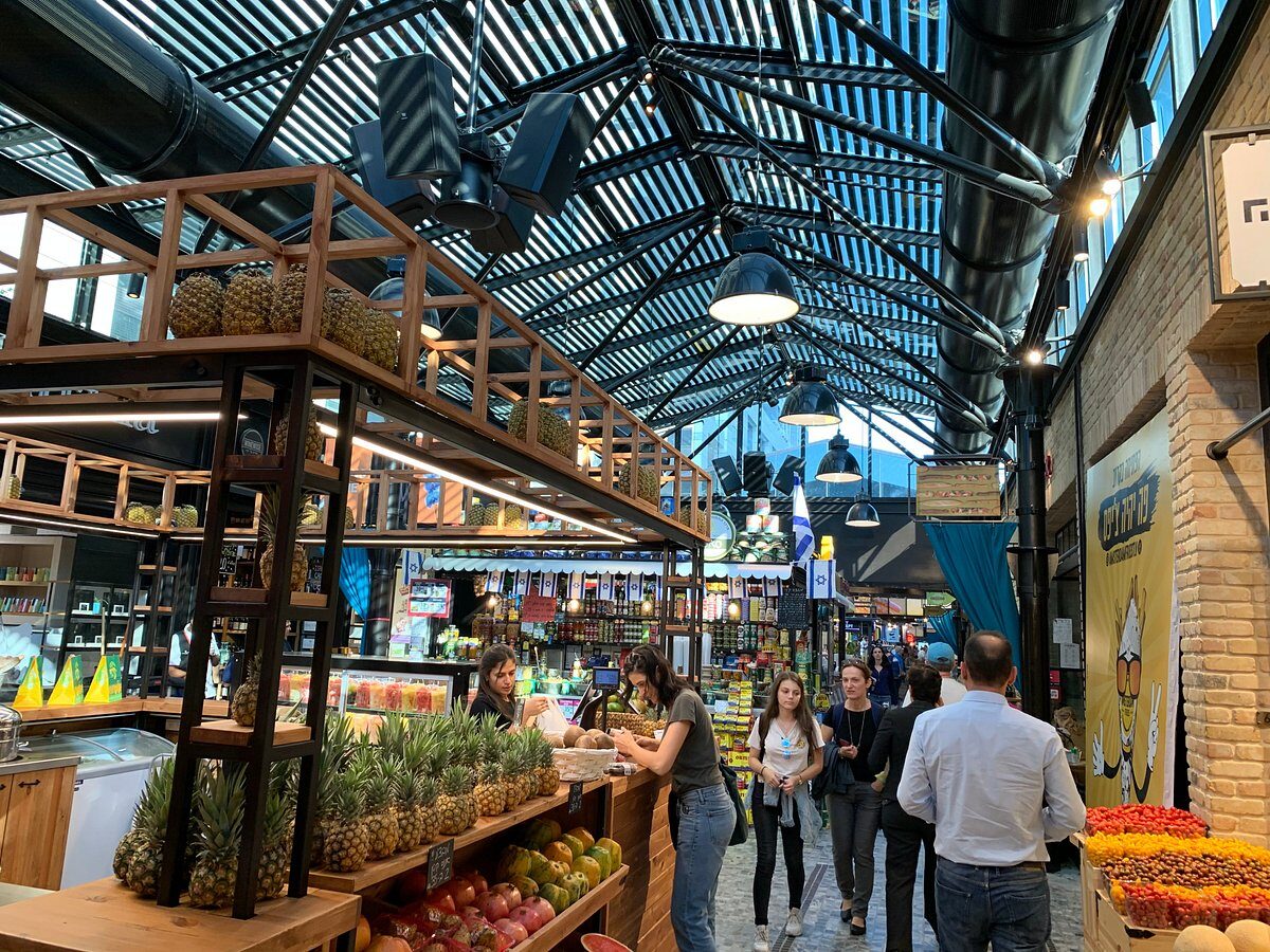 Sarona Market met foodkraampjes in Tel Aviv