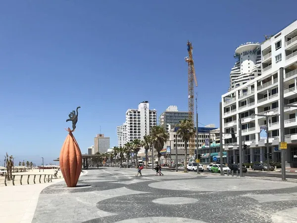 Tayelet boulevard langs het strand van Tel Aviv