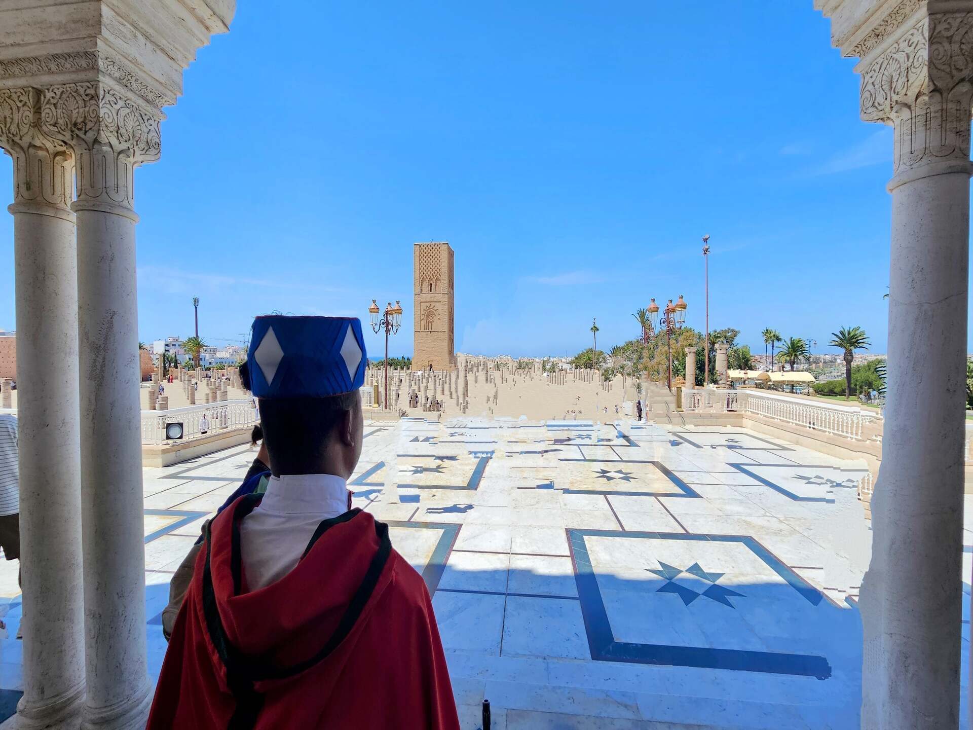 Koninklijke wacht bij de Hassantoren in Rabat, Marokko